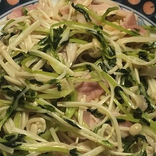 豆苗とエノキの炒め物